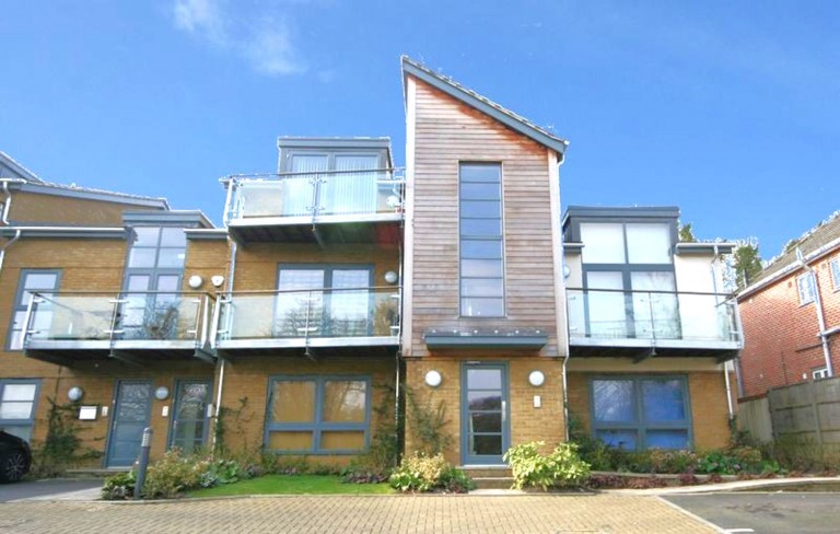 Kingsmead Road, High Wycombe, HP11