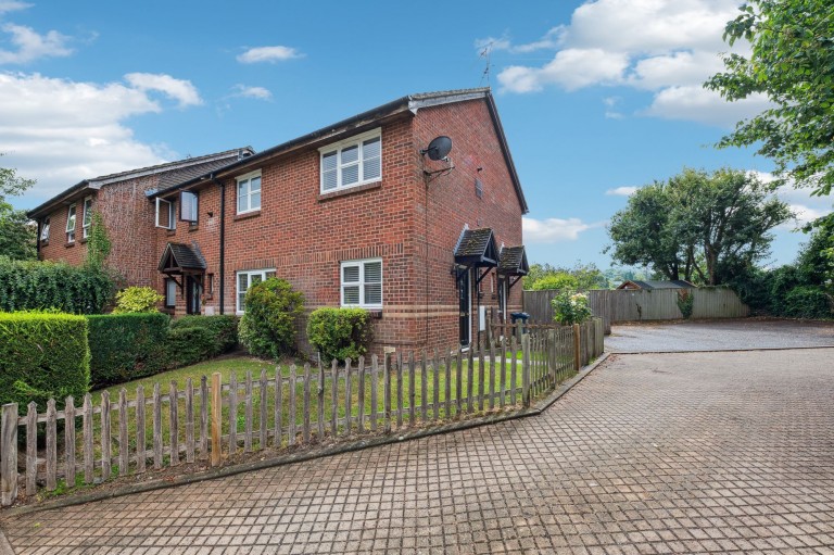Hellyer Way, Bourne End, SL8
