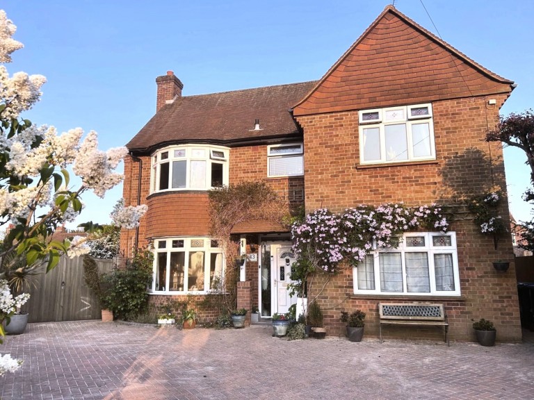 Horseshoe Crescent, Beaconsfield, HP9